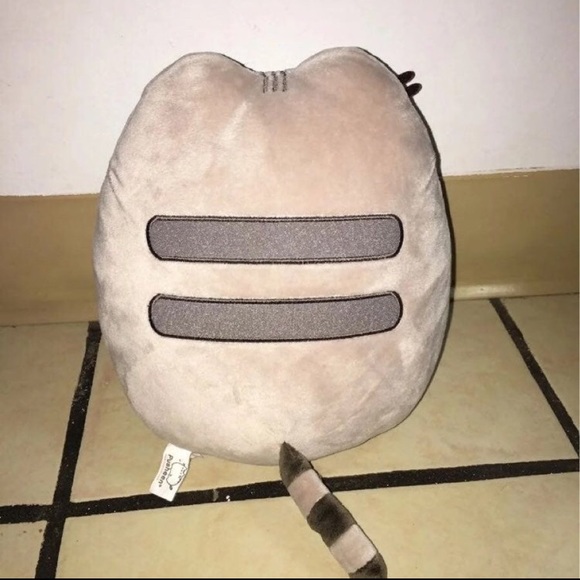 Pusheen Eating Ice Cream Plush - Picture 3 of 3